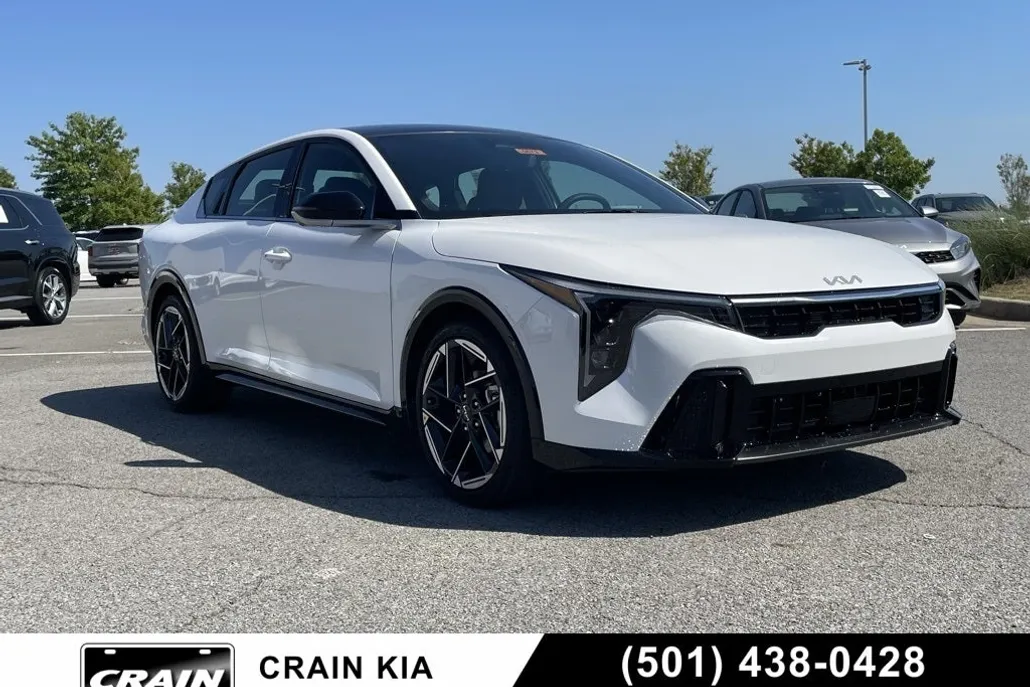 2025 Kia K4 GT-Line photo 1