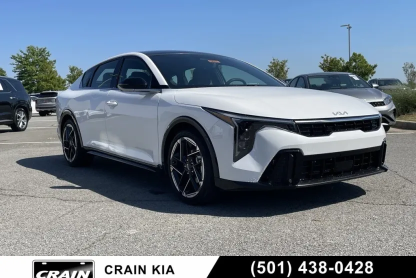2025 Kia K4 GT-Line photo 1