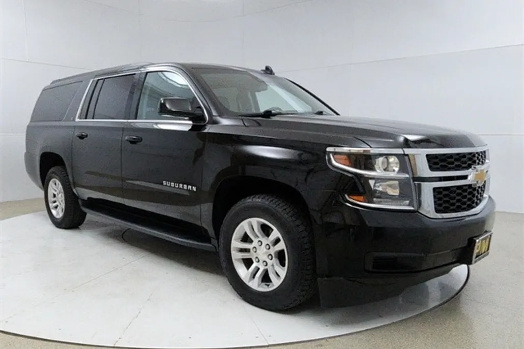 2019 Chevrolet Suburban LT photo 1