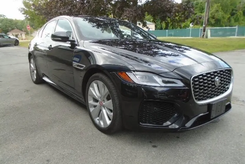 2022 Jaguar XF P300 R-Dynamic SE photo 1