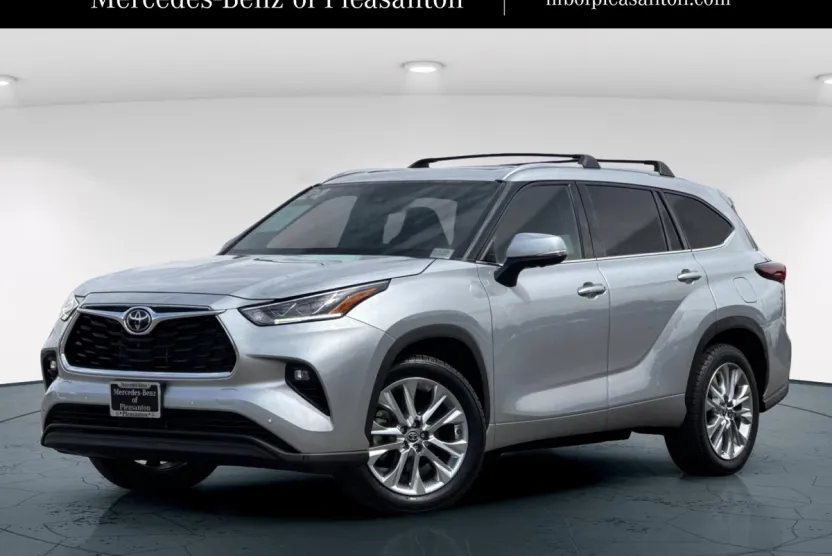 2024 Toyota Highlander photo 1