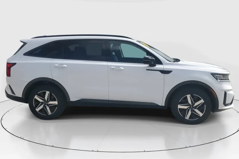 2022 Kia Sorento S photo 1