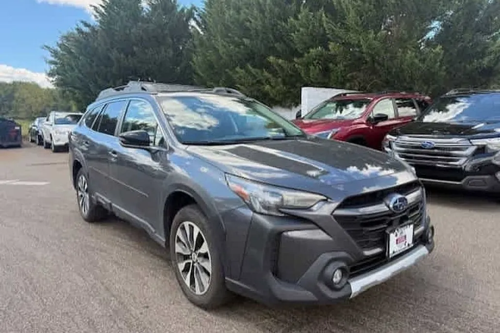 2023 Subaru Outback Limited XT photo 1