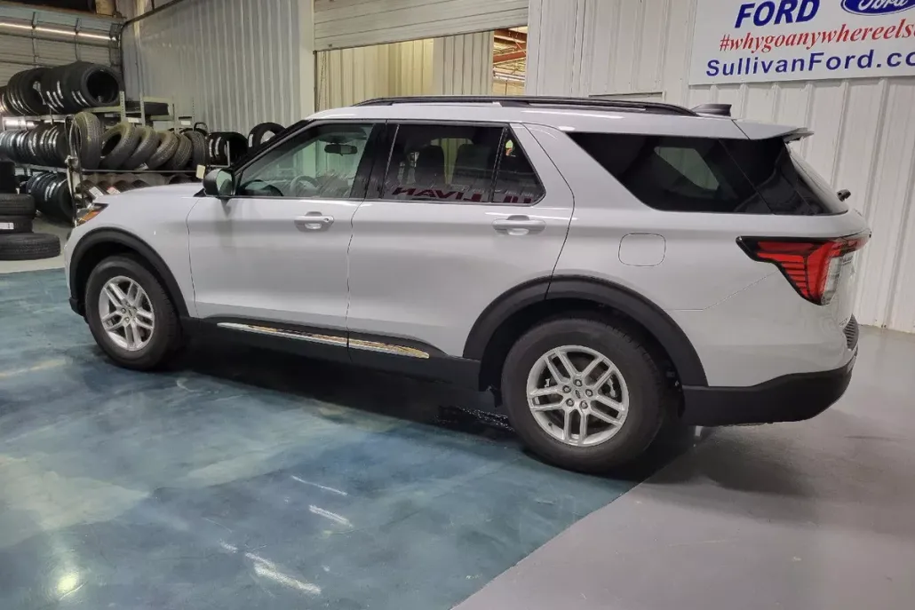 2025 Ford Explorer photo 1