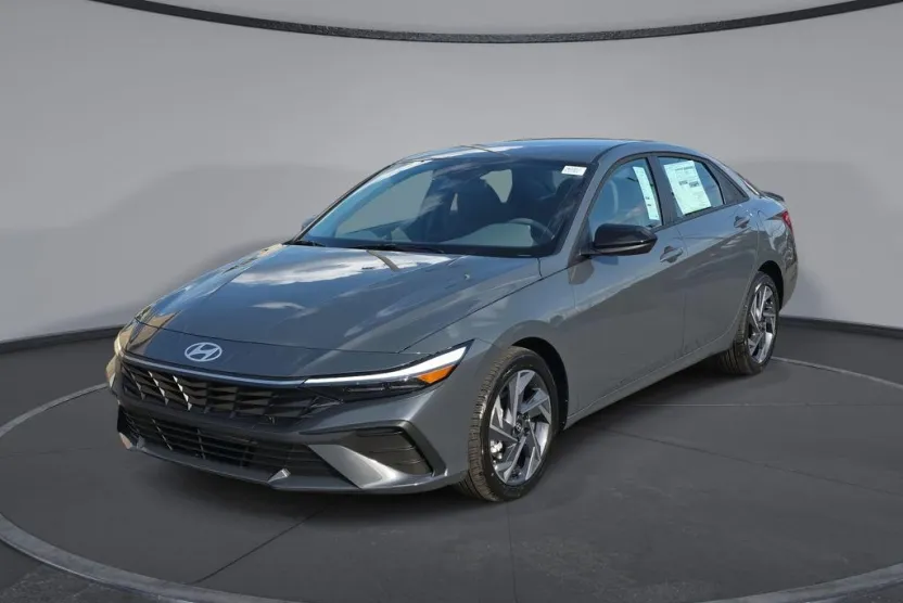 2025 Hyundai Elantra SEL Sport photo 1