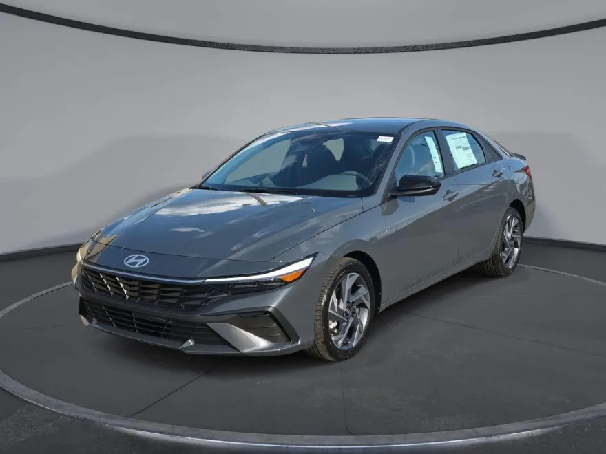 2025 Hyundai Elantra SEL Sport photo 1