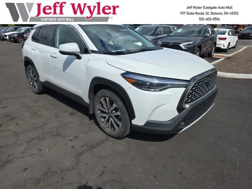 2022 Toyota Corolla Cross XLE photo 1