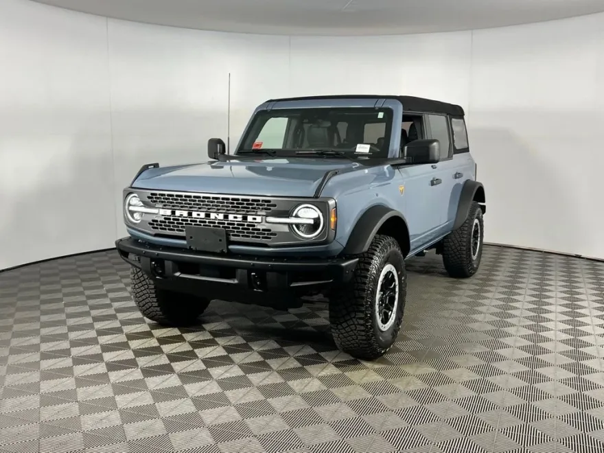 2024 Ford Bronco Badlands photo 1