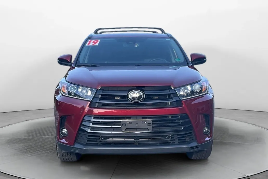 2019 Toyota Highlander SE photo 1