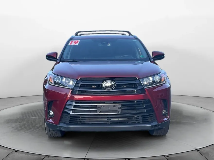 2019 Toyota Highlander SE photo 1