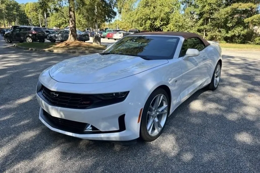 2021 Chevrolet Camaro 2LT photo 1