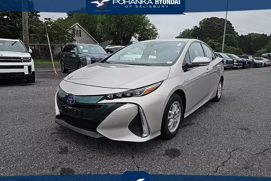 2017 Toyota Prius Prime Premium photo 1
