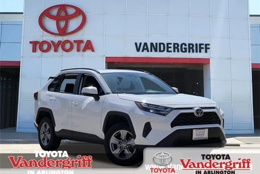 2022 Toyota RAV4 XLE photo 1