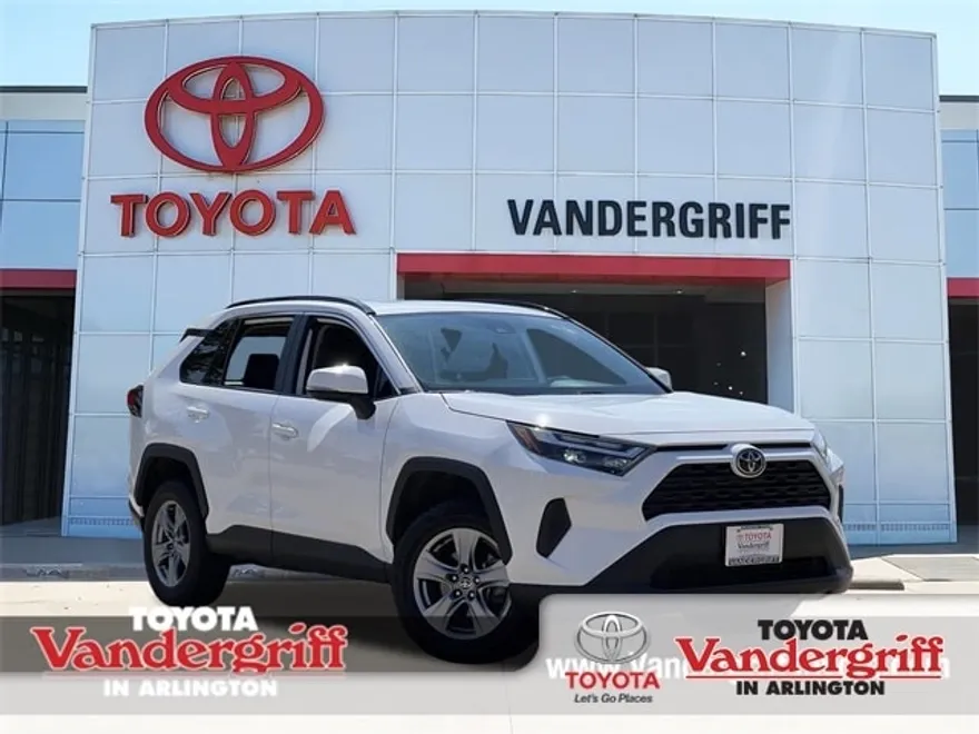 2022 Toyota RAV4 XLE photo 1