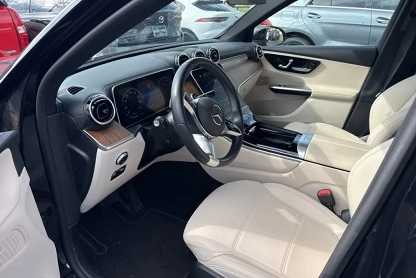 2024 Mercedes Benz GLC 300 4MATIC photo 1