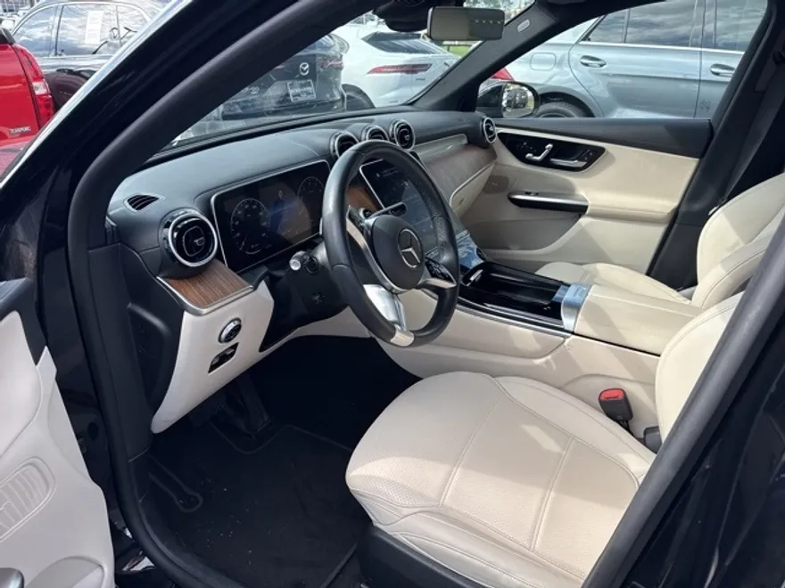 2024 Mercedes Benz GLC 300 4MATIC photo 1