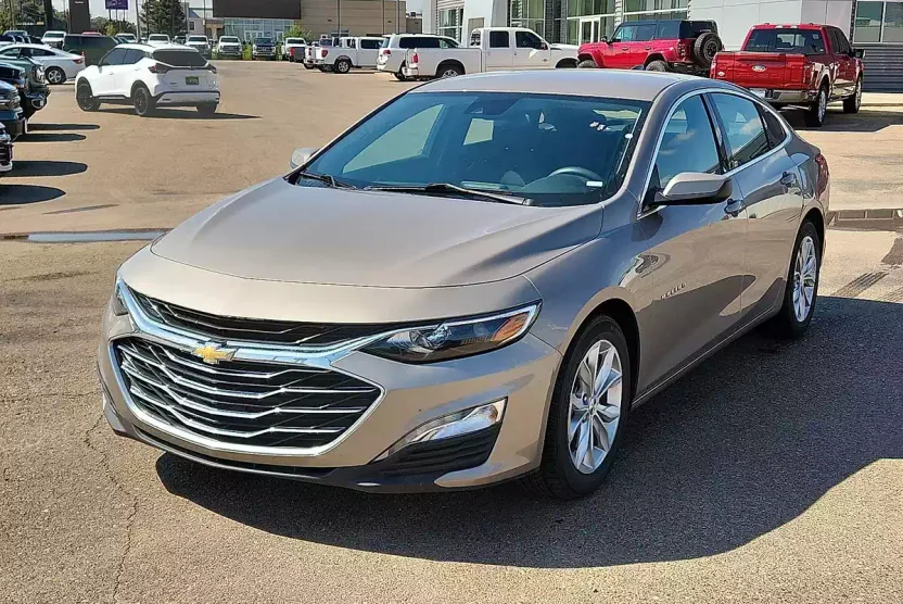 2023 Chevrolet Malibu 1LT photo 1