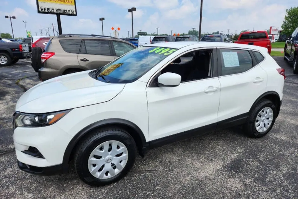 2020 Nissan Rogue Sport S photo 1