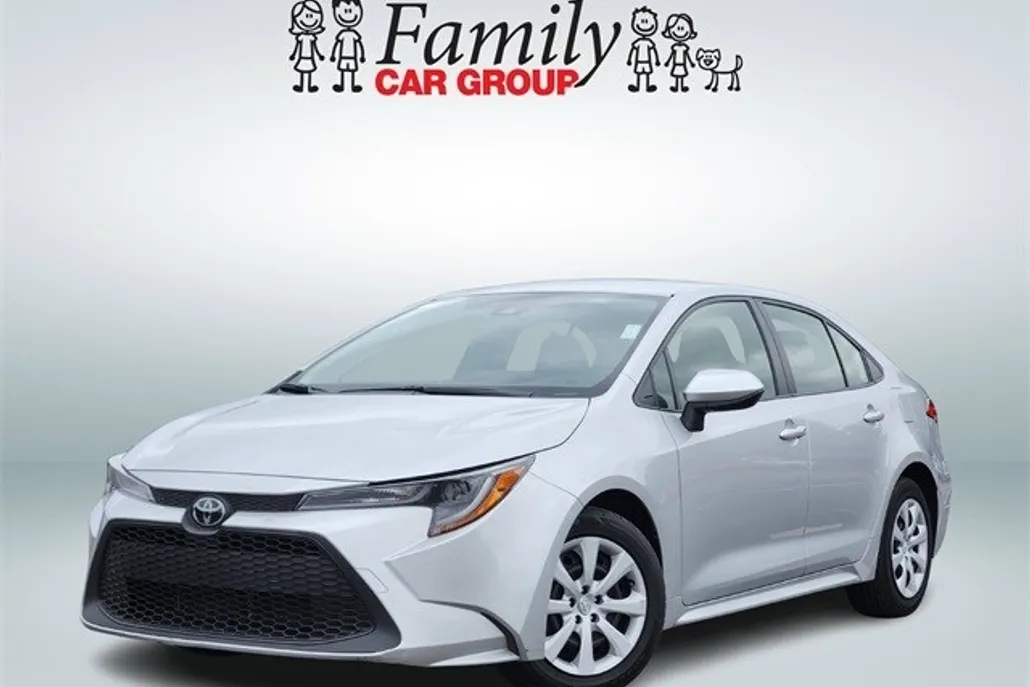 2022 Toyota Corolla LE photo 1