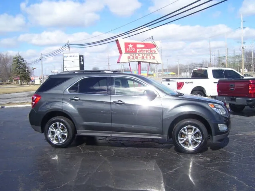 2017 Chevrolet Equinox LT photo 1