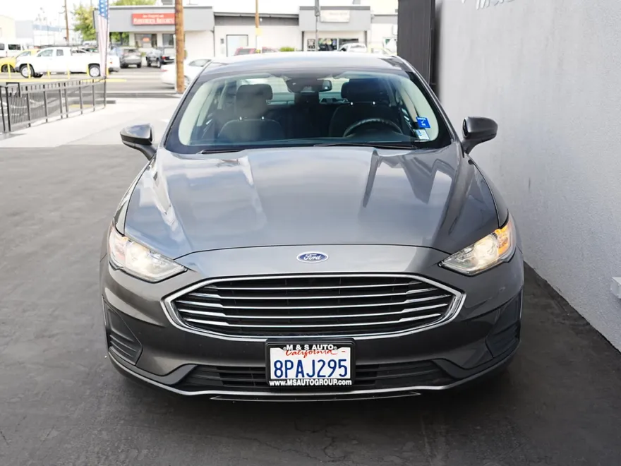 2020 Ford Fusion SE photo 1