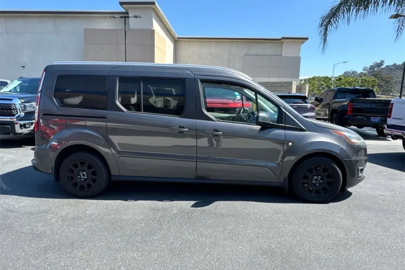2019 Ford Transit Connect Titanium photo 1