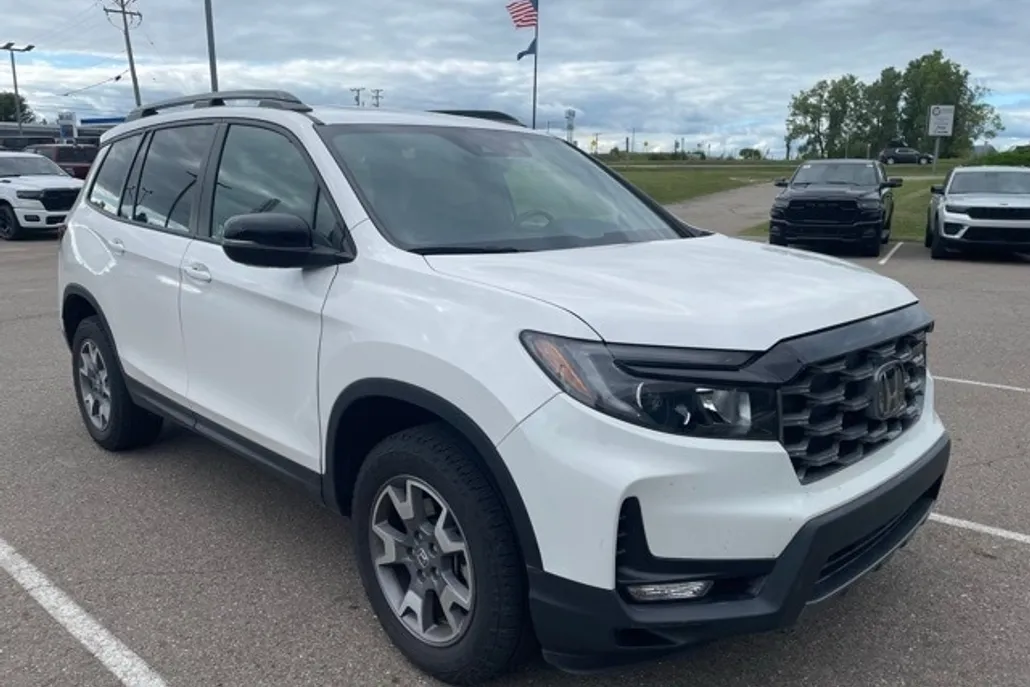 2023 Honda Passport TrailSport photo 1