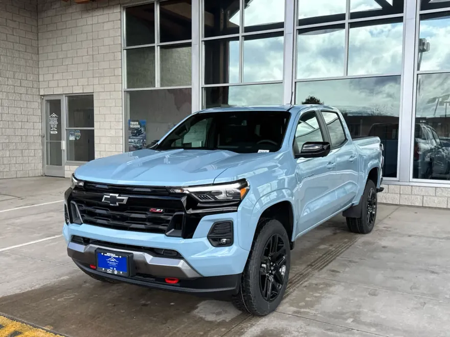 2025 Chevrolet Colorado Z71 photo 1