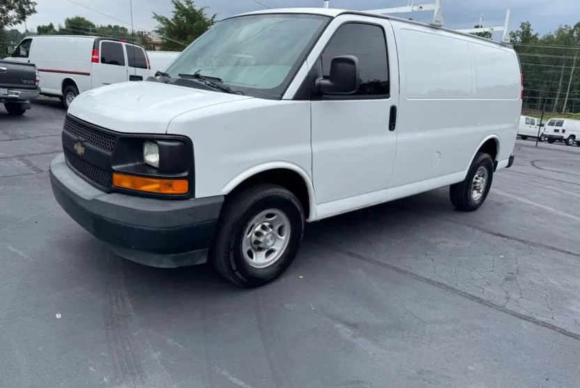2017 Chevrolet Express 2500 Cargo photo 1