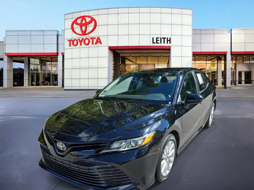 2020 Toyota Camry LE photo 1