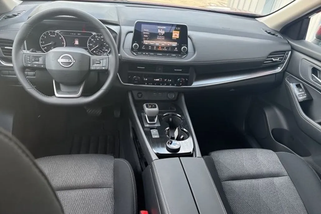 2026 Nissan Rogue SV photo 1