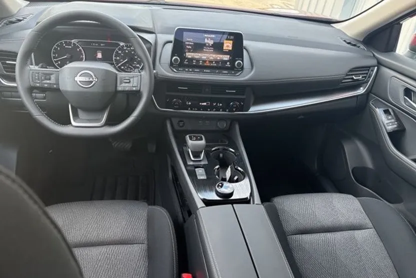 2026 Nissan Rogue SV photo 1
