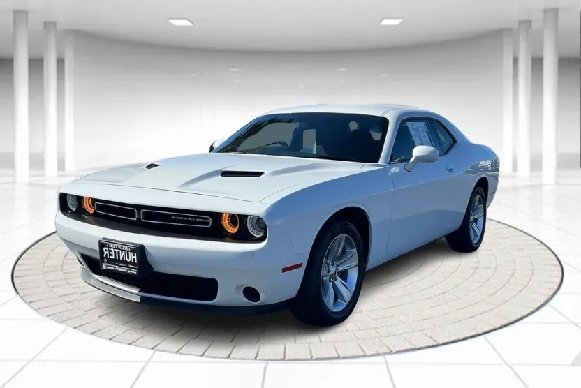 2023 Dodge Challenger SXT photo 1