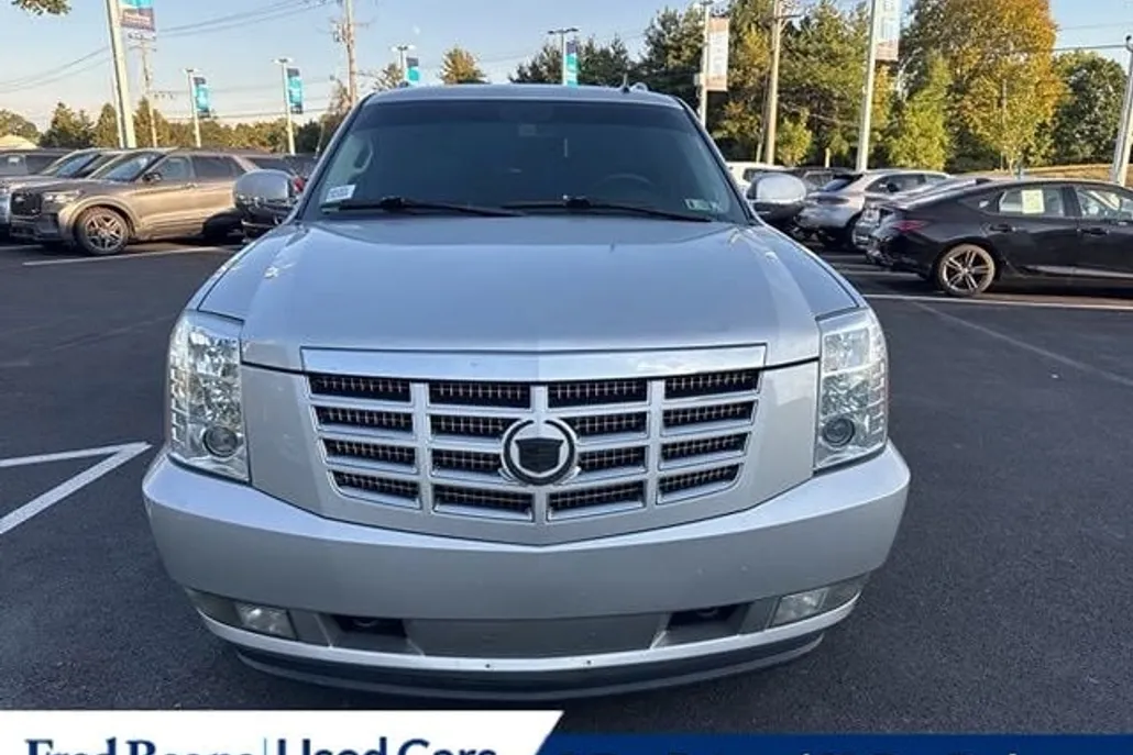 2011 Cadillac Escalade ESV Luxury photo 1