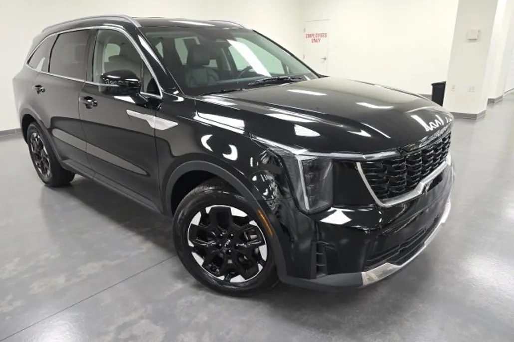 2024 Kia Sorento S photo 1