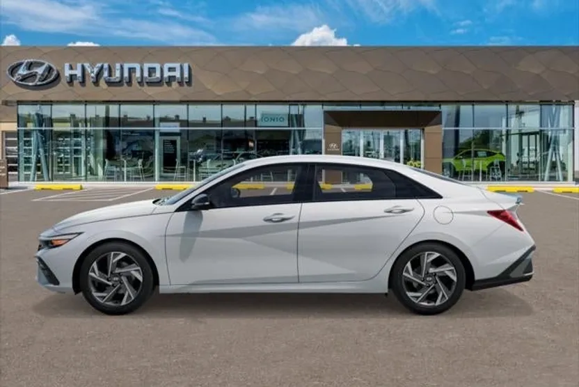 2025 Hyundai Elantra SEL Sport photo 1