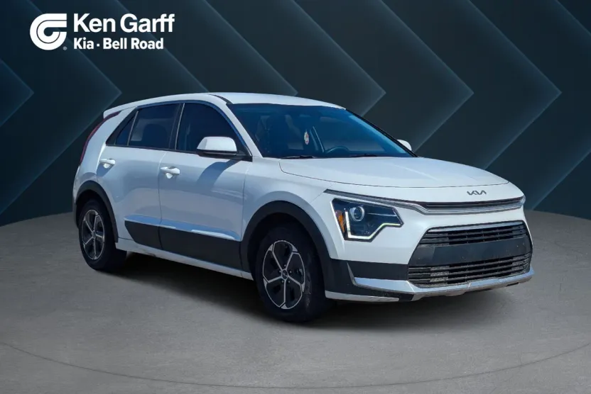 2024 Kia Niro LX photo 1