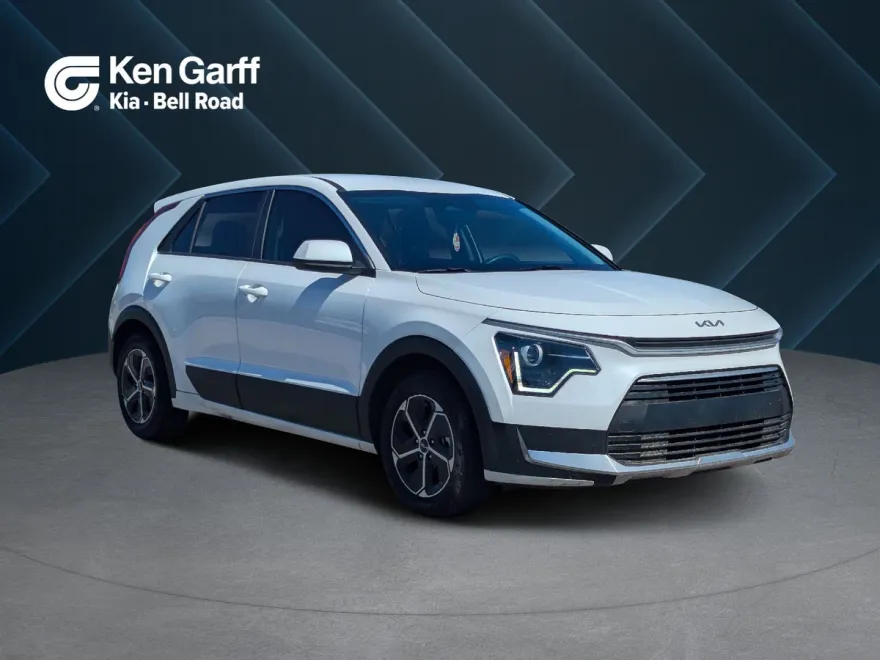 2024 Kia Niro LX photo 1