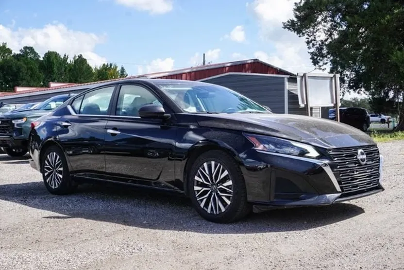 2024 Nissan Altima SV photo 1