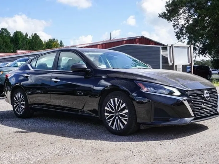 2024 Nissan Altima SV photo 1
