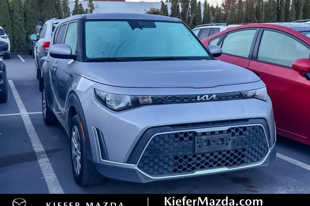 2023 Kia Soul LX photo 1
