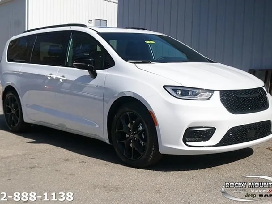 2024 Chrysler Pacifica Limited photo 1
