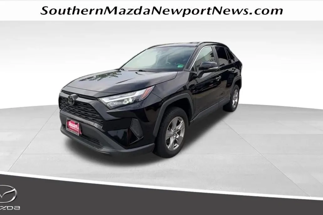 2022 Toyota RAV4 XLE photo 1