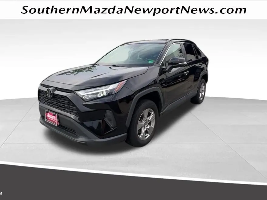 2022 Toyota RAV4 XLE photo 1