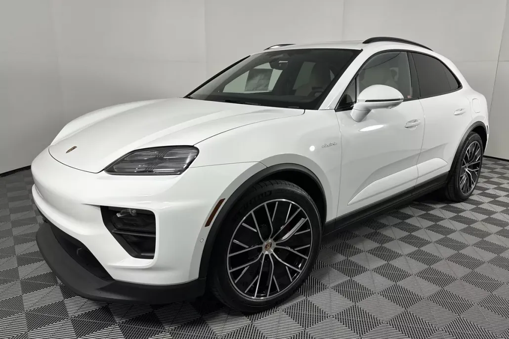 2025 Porsche Macan Electric photo 1