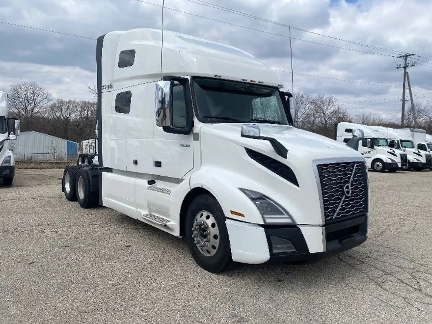2020 Volvo Truck VNL photo 1