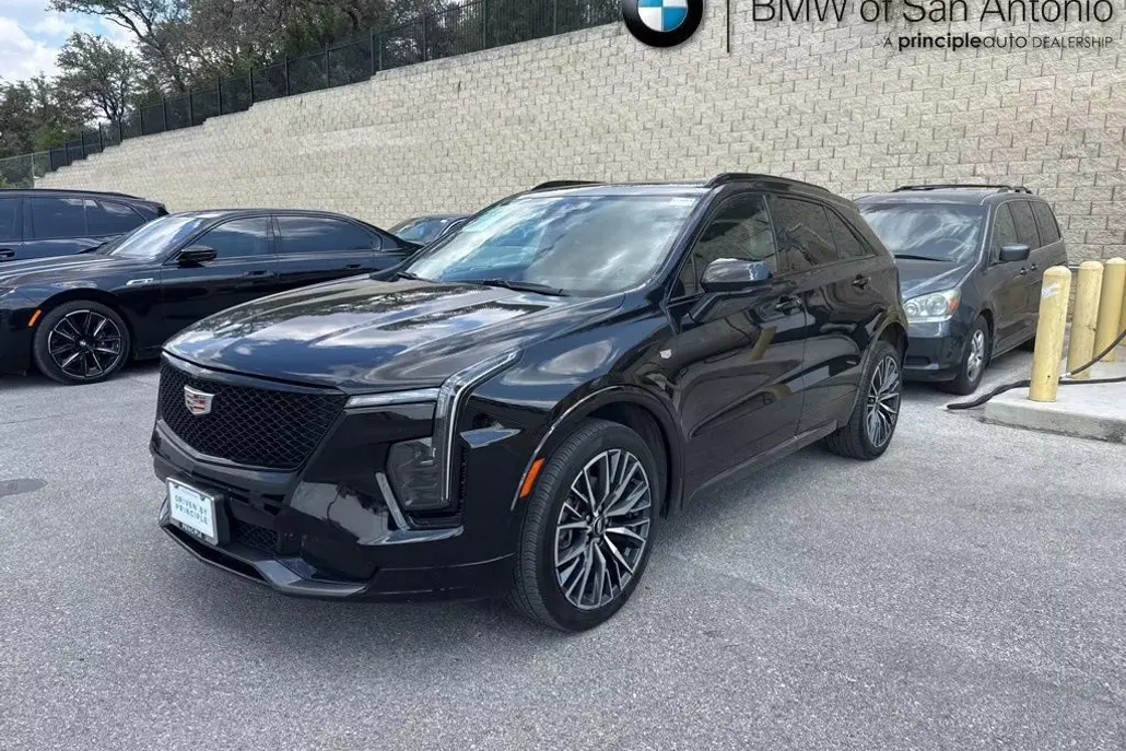 2024 Cadillac XT4 Sport photo 1