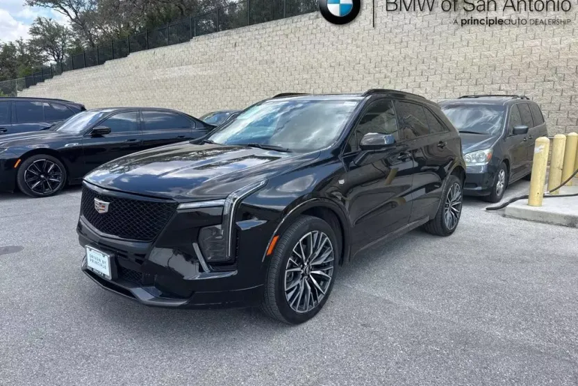 2024 Cadillac XT4 Sport photo 1