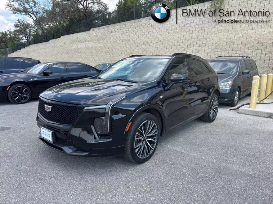 2024 Cadillac XT4 Sport photo 1