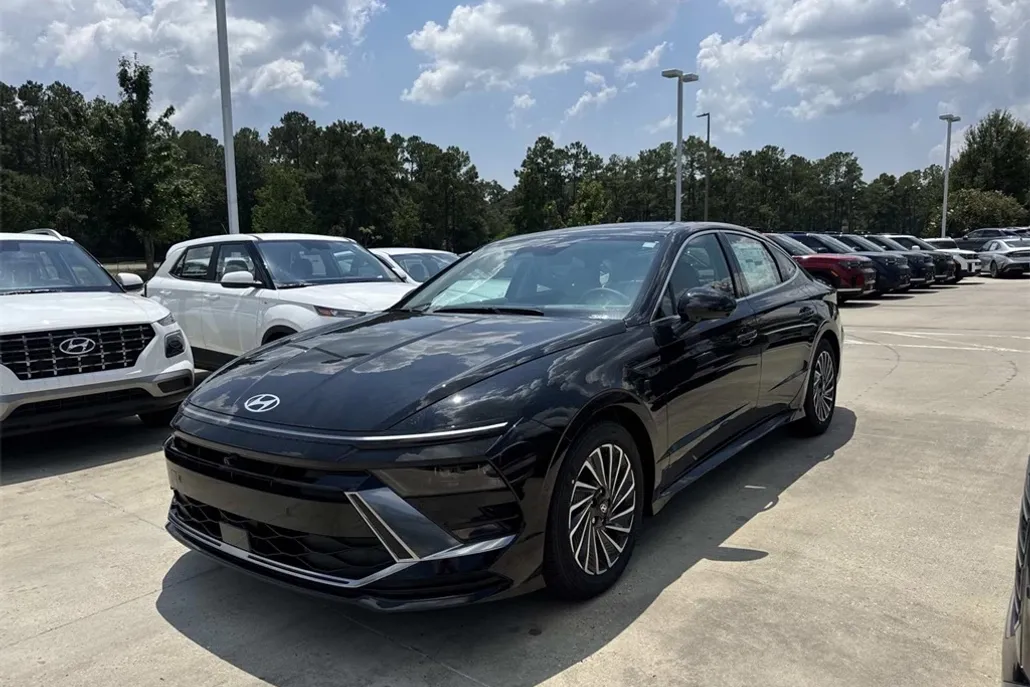 2025 Hyundai Sonata Hybrid Limited photo 1